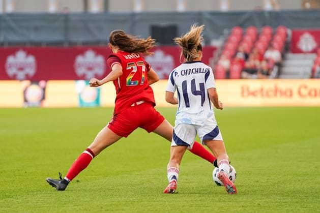 June 27, 2025, Toronto, Ontario, Canada: Holly Ward 27 of Canada and Priscila Chinchilla 14 of Costa Rica battle for the ball during the International Women s Friendly match between Canada and Costa Rica at BMO Field. on June 27, 2025 in Toronto, Canada. Toronto Canada - ZUMAe321 20250627_zsa_e321_053 Copyright: xLeonardoxRamirezx