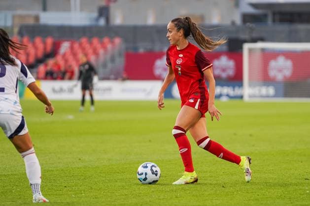 June 27, 2025, Toronto, Ontario, Canada: Julia Grosso 7 of Canada drives the ball forward during the International Women s Friendly match between Canada and Costa Rica at BMO Field. on June 27, 2025 in Toronto, Canada. Toronto Canada - ZUMAe321 20250627_zsa_e321_009 Copyright: xLeonardoxRamirezx