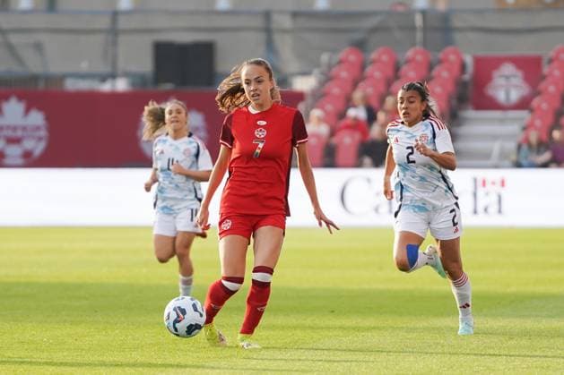June 27, 2025, Toronto, Ontario, Canada: Julia Grosso 7 of Canada pass the ball during the International Women s Friendly match between Canada and Costa Rica at BMO Field. on June 27, 2025 in Toronto, Canada. Toronto Canada - ZUMAe321 20250627_zsa_e321_062 Copyright: xLeonardoxRamirezx