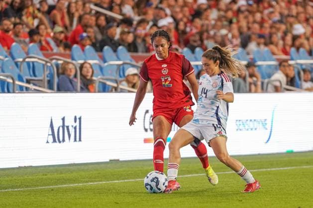 June 27, 2025, Toronto, Ontario, Canada: Jade Rose 12 of Canada and Priscila Chinchilla 14 of Costa Rica battle for the ball during the International Women s Friendly match between Canada and Costa Rica at BMO Field. on June 27, 2025 in Toronto, Canada. Toronto Canada - ZUMAe321 20250627_zsa_e321_069 Copyright: xLeonardoxRamirezx