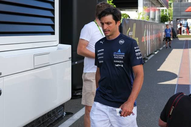 Carlos Sainz jr Atlassian Williams Racing 55 in the paddock, Paddock, 3 Free Practice, Grand Prix of Austria, Motorsport, Men, Formula 1, 28 06 2025 Spielberg Styria Austria Copyright: xkolbert-press ChristianxKolbertx