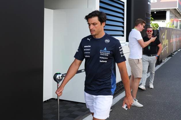 Carlos Sainz jr Atlassian Williams Racing 55 in the paddock, Paddock, 3 Free Practice, Grand Prix of Austria, Motorsport, Men, Formula 1, 28 06 2025 Spielberg Styria Austria Copyright: xkolbert-press ChristianxKolbertx