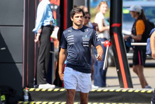 Carlos Sainz jr Atlassian Williams Racing 55 in the paddock, Paddock, 3 Free Practice, Grand Prix of Austria, Motorsport, Men, Formula 1, 28 06 2025 Spielberg Styria Austria Copyright: xkolbert-press ChristianxKolbertx
