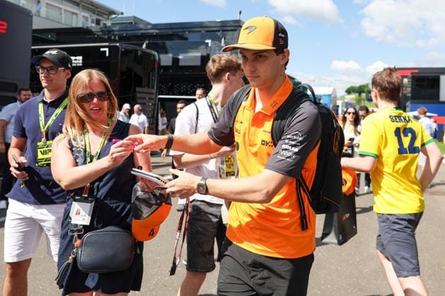 Oscar Piastri McLaren Formula 1 Team 81 in the paddock, Paddock signs autographs, 3 Free Practice, Grand Prix of Austria, Motorsport, Men, Formula 1, 28 06 2025 Spielberg Styria Austria Copyright: xkolbert-press ChristianxKolbertx