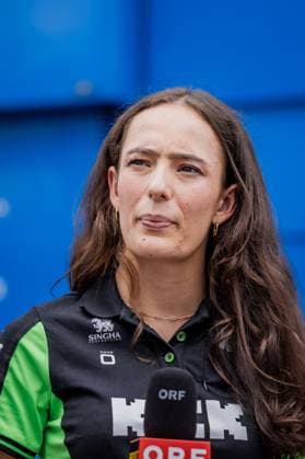 FORMULA 1 - GP of Austria 2025 SPIELBERG,AUSTRIA,28.JUN.25 - MOTORSPORTS, FORMULA 1 - Grand Prix of Austria, Red Bull Ring, practice and qualifying. Image shows F1 Academy driver Emma Felbermayr (Sauber) during an interview with ORF.  GEPAxpictures xMatthiasxTrinkl