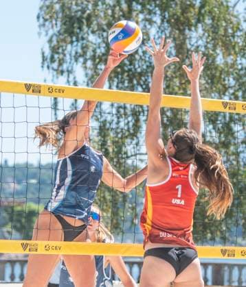 June 28, 2025, Geneva, Geneva, Switzerland: Geneva Switzerland, 06 28 2025: TAYLOR WILSON of USA team against AVERY POPPINGA of USA team are in action during Beach Pro Tour Futures - Geneva 2025 and took place at Rotunda of Mont-Blanc in Geneva. Geneva Switzerland - ZUMAd206 20250628_zip_d206_012 Copyright: xEricxDubostx