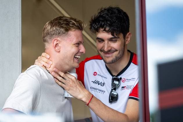 Esteban Ocon MoneyGram Haas F1 Team, France, 31 with Mick Schumacher Germany, Racing Driver , AUT, Formula 1 World Championship, MSC Cruises Grand Prix of Austria, Red Bull Ring Spielberg, Qualifying Day, Season 2025, 28 06 2025 AUT, Formula 1 World Championship, MSC Cruises Grand Prix of Austria, Red Bull Ring Spielberg, Qualifying Day, Season 2025, 28 06 2025 Spielberg Copyright: xEibner-Pressefoto Memmlerx EP_MMR