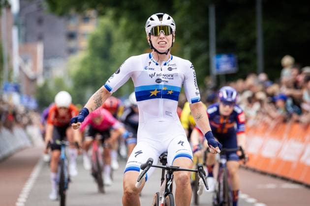 EDE - Lorena Wiebes cheers after winning during the Dutch women s Road cycling, Rad, Radsport, Strasse championships. ANP VINCENT JANNINK xVIxANPxSportx xxANPxIVx 530623073 originalFilename: 530623073.jpg