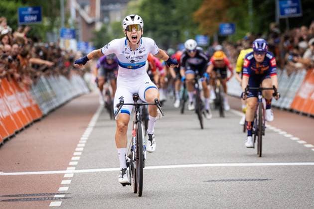 EDE - Lorena Wiebes cheers after winning during the Dutch women s Road cycling, Rad, Radsport, Strasse championships. ANP VINCENT JANNINK xVIxANPxSportx xxANPxIVx 530623184 originalFilename: 530623184.jpg