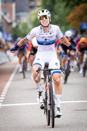 EDE - Lorena Wiebes cheers after winning during the Dutch women s Road cycling, Rad, Radsport, Strasse championships. ANP VINCENT JANNINK xVIxANPxSportx xxANPxIVx 530623187 originalFilename: 530623187.jpg