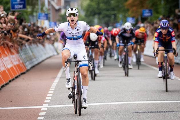 EDE - Lorena Wiebes cheers after winning during the Dutch women s Road cycling, Rad, Radsport, Strasse championships. ANP VINCENT JANNINK xVIxANPxSportx xxANPxIVx 530623191 originalFilename: 530623191.jpg