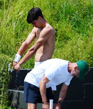 Carlos Alcaraz wrings out his shirt after practice Wimbledon Tennis Championships, Saturday Practice, The All England Lawn Tennis and Croquet Club, London, UK - 28 Jun 2025London The All England Lawn Tennis and United Kingdom  Copyright: xJavierxGarcia Shutterstockx 15371374i