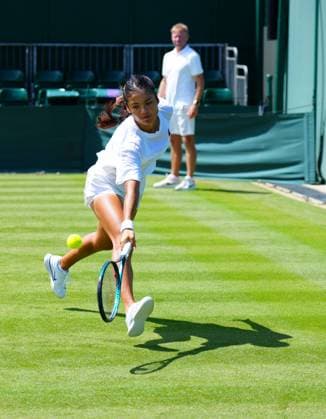 Emma Raducanu practices watched by Mark Petchey Wimbledon Tennis Championships, Saturday Practice, The All England Lawn Tennis and Croquet Club, London, UK - 28 Jun 2025London The All England Lawn Tennis and United Kingdom  Copyright: xJavierxGarcia Shutterstockx 15371374n