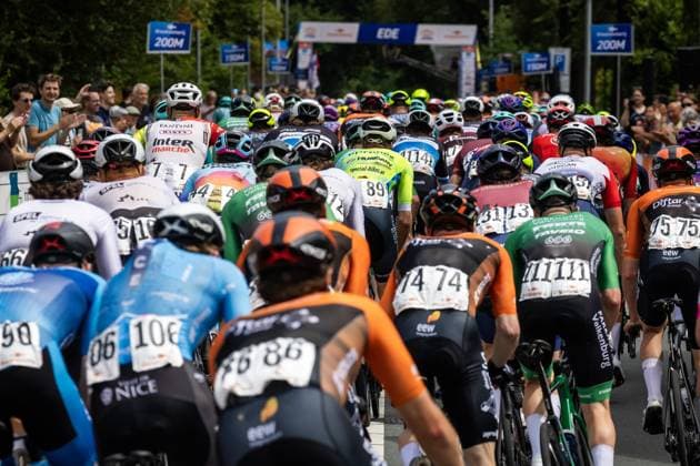 EDE - Atmosphere of peloton on the road during the Dutch men s Road cycling, Rad, Radsport, Strasse championships. ANP VINCENT JANNINK xVIxANPxSportx xxANPxIVx 530627680 originalFilename: 530627680.jpg