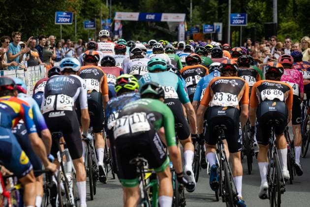 EDE - Atmosphere of peloton on the road during the Dutch men s Road cycling, Rad, Radsport, Strasse championships. ANP VINCENT JANNINK xVIxANPxSportx xxANPxIVx 530627682 originalFilename: 530627682.jpg