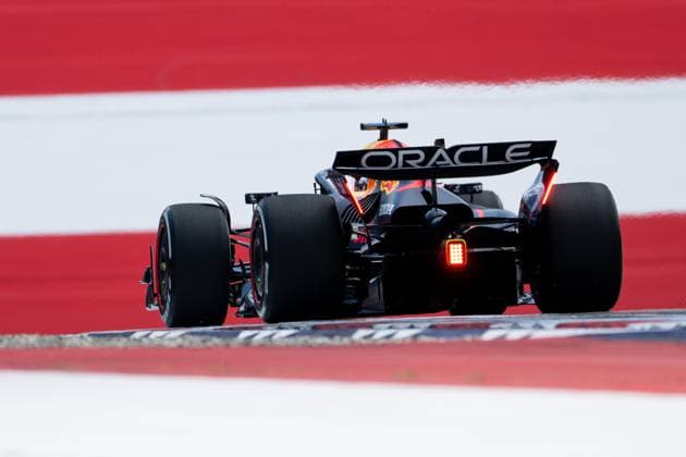 Max Verstappen Oracle Red Bull Racing, Netherlands, 01 in the RB21 from behind in front of painted flag on the asphalt in the finish curve curve 10, AUT, Formula 1 World Championship, MSC Cruises Grand Prix of Austria, Red Bull Ring Spielberg, Qualifying Day, 2025 season, 28 06 2025 AUT, Formula 1 World Championship, MSC Cruises Grand Prix of Austria, Red Bull Ring Spielberg, Qualifying Day, 2025 season, 28 06 2025 Spielberg Copyright: xEibner-Pressefoto Memmlerx EP_MMR
