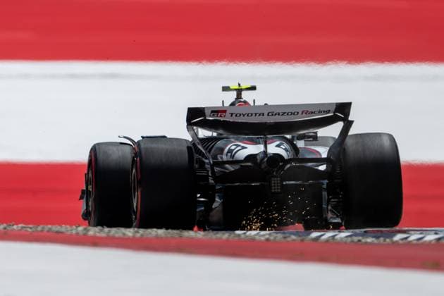Oliver Bearman MoneyGram Haas F1 Team, Great Britain, 87 in VF 25 from behind in front of painted flag flag on the asphalt in the finish curve curve 10, AUT, Formula 1 World Championship, MSC Cruises Grand Prix of Austria, Red Bull Ring Spielberg, Qualifying Day, 2025 season, 28 06 2025 AUT, Formula 1 World Championship, MSC Cruises Grand Prix of Austria, Red Bull Ring Spielberg, Qualifying Day, 2025 season, 28 06 2025 Spielberg Copyright: xEibner-Pressefoto Memmlerx EP_MMR