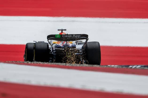 Isack Hadjar Visa Cash App Racing Bulls F1 Team, France, 06 in VCARB 02 with sparks flying from behind in front of painted flag flag on the asphalt in the finish curve curve 10, AUT, Formula 1 World Championship, MSC Cruises Grand Prix of Austria, Red Bull Ring Spielberg, Qualifying Day, Season 2025, 28 06 2025 AUT, Formula 1 World Championship, MSC Cruises Grand Prix of Austria, Red Bull Ring Spielberg, Qualifying Day, Season 2025, 28 06 2025 Spielberg Copyright: xEibner-Pressefoto Memmlerx EP_MMR