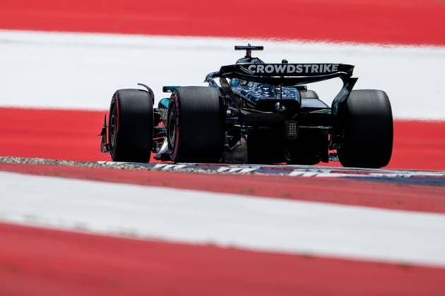 George Russell Mercedes AMG Petronas F1 Team, Great Britain, 63 in F1 W16 from behind in front of painted flag flag on the asphalt in the finish curve curve 10, AUT, Formula 1 World Championship, MSC Cruises Grand Prix of Austria, Red Bull Ring Spielberg, Qualifying Day, 2025 season, 28 06 2025 AUT, Formula 1 World Championship, MSC Cruises Grand Prix of Austria, Red Bull Ring Spielberg, Qualifying Day, 2025 season, 28 06 2025 Spielberg Copyright: xEibner-Pressefoto Memmlerx EP_MMR