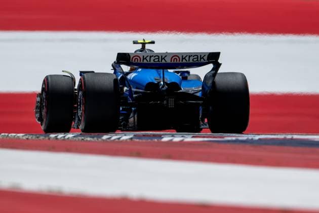 Carlos Sainz Atlassian Williams Racing, Spain, 55 in FW47 from behind in front of painted flag flag on the asphalt in the finish curve curve 10, AUT, Formula 1 World Championship, MSC Cruises Grand Prix of Austria, Red Bull Ring Spielberg, Qualifying Day, Season 2025, 28 06 2025 AUT, Formula 1 World Championship, MSC Cruises Grand Prix of Austria, Red Bull Ring Spielberg, Qualifying Day, Season 2025, 28 06 2025 Spielberg Copyright: xEibner-Pressefoto Memmlerx EP_MMR