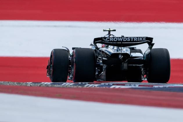 Andrea Kimi Antonelli Mercedes AMG Petronas F1 Team, Italy, 12 in F1 W16 from behind in front of painted flag flag on the asphalt in the finish curve curve 10, AUT, Formula 1 World Championship, MSC Cruises Grand Prix of Austria, Red Bull Ring Spielberg, Qualifying Day, 2025 season, 28 06 2025 AUT, Formula 1 World Championship, MSC Cruises Grand Prix of Austria, Red Bull Ring Spielberg, Qualifying Day, 2025 season, 28 06 2025 Spielberg Copyright: xEibner-Pressefoto Memmlerx EP_MMR