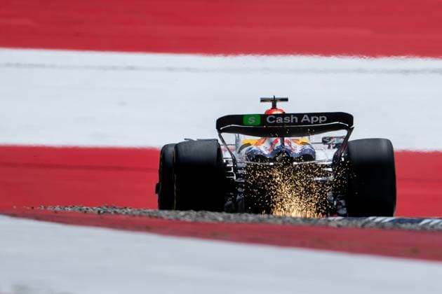 Isack Hadjar Visa Cash App Racing Bulls F1 Team, France, 06 in VCARB 02 with sparks flying from behind in front of painted flag flag on the asphalt in the finish curve curve 10, AUT, Formula 1 World Championship, MSC Cruises Grand Prix of Austria, Red Bull Ring Spielberg, Qualifying Day, Season 2025, 28 06 2025 AUT, Formula 1 World Championship, MSC Cruises Grand Prix of Austria, Red Bull Ring Spielberg, Qualifying Day, Season 2025, 28 06 2025 Spielberg Copyright: xEibner-Pressefoto Memmlerx EP_MMR