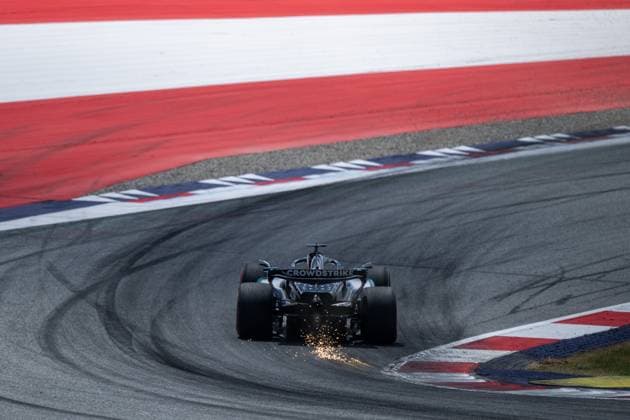 George Russell Mercedes AMG Petronas F1 Team, Great Britain, 63 in F1 W16 with sparks flying, AUT, Formula 1 World Championship, MSC Cruises Grand Prix of Austria, Red Bull Ring Spielberg, Qualifying Day, 2025 season, 28 06 2025 AUT, Formula 1 World Championship, MSC Cruises Grand Prix of Austria, Red Bull Ring Spielberg, Qualifying Day, 2025 season, 28 06 2025 Spielberg Copyright: xEibner-Pressefoto Memmlerx EP_MMR