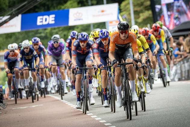 EDE - Atmosphere of peloton on the road during the Dutch men s Road cycling, Rad, Radsport, Strasse championships. ANP VINCENT JANNINK xVIxANPxSportx xxANPxIVx 530631107 originalFilename: 530631107.jpg