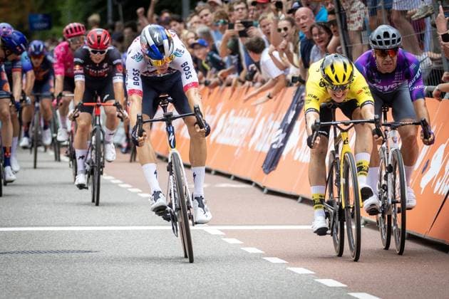 EDE - Danny van Poppel (l) wins narrowly ahead of Olav Kooij (m) (second) and Dyllan Groenewegen (third) during the Dutch men s Road cycling, Rad, Radsport, Strasse championships. ANP VINCENT JANNINK xVIxANPxSportx xxANPxIVx 530634276 originalFilename: 530634276.jpg