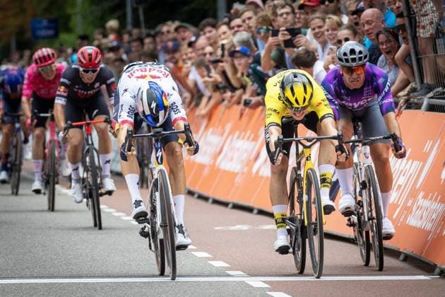 EDE - Danny van Poppel (l) wins narrowly ahead of Olav Kooij (m) (second) and Dyllan Groenewegen (third) during the Dutch men s Road cycling, Rad, Radsport, Strasse championships. ANP VINCENT JANNINK xVIxANPxSportx xxANPxIVx 530634300 originalFilename: 530634300.jpg