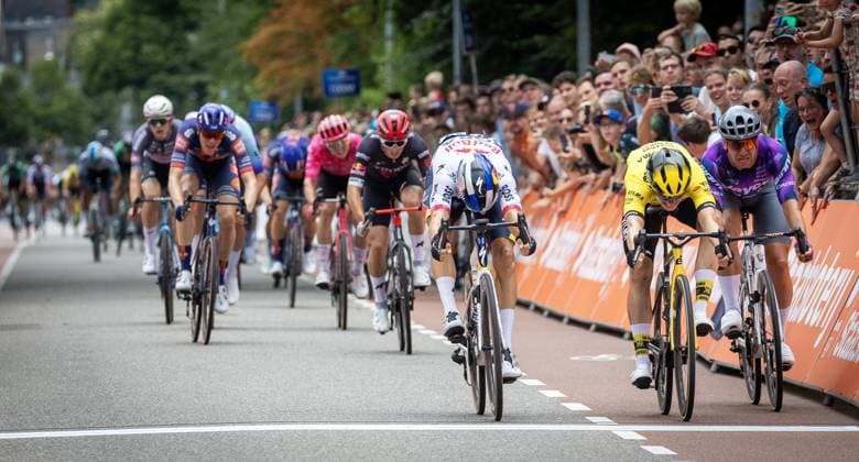 EDE - Danny van Poppel (l) wins narrowly ahead of Olav Kooij (m) (second) and Dyllan Groenewegen (third) during the Dutch men s Road cycling, Rad, Radsport, Strasse championships. ANP VINCENT JANNINK xVIxANPxSportx xxANPxIVx 530634355 originalFilename: 530634355.jpg