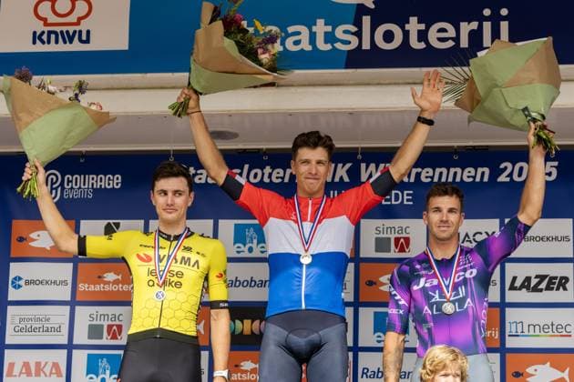 EDE - Champion Danny van Poppel amid Olav Kooij (l) (second) and Dylan Groenewegen (third) during the inauguration of the Dutch men s Road cycling, Rad, Radsport, Strasse championships. ANP VINCENT JANNINK xVIxANPxSportx xxANPxIVx 530634969 originalFilename: 530634969.jpg