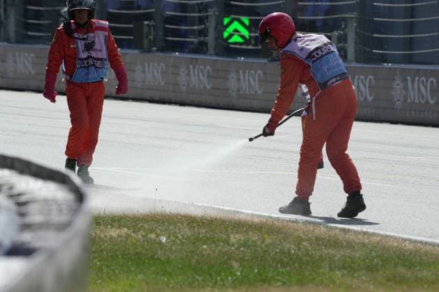 Formula 1 Austrian Grand Prix 2025 28 06 2025, Red Bull Ring, Spielberg, Formula 1 Austrian Grand Prix 2025 , pictured Red flag, qualifying is stopped due to a grass fire on the track Track marshals extinguish the fire nordphotoxGmbHx xBratic nph00250