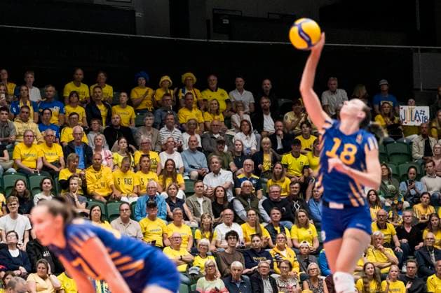 250628 Fans of Sweden during Women s European Golden League semifinal volleyball match between Sweden and Ukraine on June 28, 2025 in Ängelholm Photo Petter Arvidson BILDBYRAN kod PA PA1041 volleyball volleyball european golden league semifinal semifinals sverige ukraine sweden dam bbeng ukraina publik  Copyright: PETTERxARVIDSON BB250628PA013