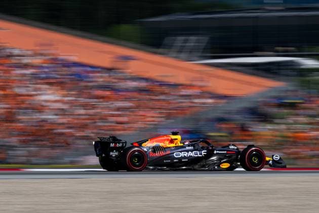 Max Verstappen Oracle Red Bull Racing, Netherlands, 01 in the RB21 in front of fans spectators on the not sold out Redbull Tribuene, AUT, Formula 1 World Championship, MSC Cruises Grand Prix of Austria, Red Bull Ring Spielberg, Qualifying Day, 2025 season, 28 06 2025 AUT, Formula 1 World Championship, MSC Cruises Grand Prix of Austria, Red Bull Ring Spielberg, Qualifying Day, 2025 season, 28 06 2025 Spielberg Copyright: xEibner-Pressefoto Memmlerx EP_MMR
