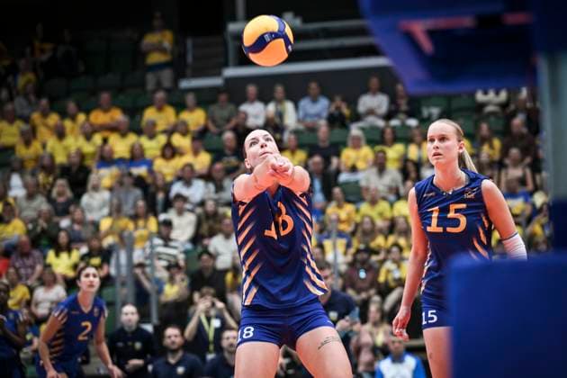 ÄNGELHOLM, SWEDEN 20250628 Sweden s Julia Nilsson left and Kirsten Van Leuhusen during the CEV Women s Volleyball European Golden League semifinal match between Ukraine and Sweden at Catena Arena, in Angelholm, Sweden, on June 28, 2025 ÄNGELHOLM SWEDEN x11566x  Copyright: xHenrikxEberlund TTx GOLDEN LEAGUE UKRAINE-SWEDEN