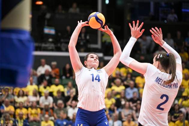 ÄNGELHOLM, SWEDEN 20250628 Ukraine s Daria Sharhorodska 14 and Diana Meliushkyna in action during the CEV Women s Volleyball European Golden League semifinal match between Ukraine and Sweden at Catena Arena, in Angelholm, Sweden, on June 28, 2025 ÄNGELHOLM SWEDEN x11566x  Copyright: xHenrikxEberlund TTx GOLDEN LEAGUE UKRAINE-SWEDEN
