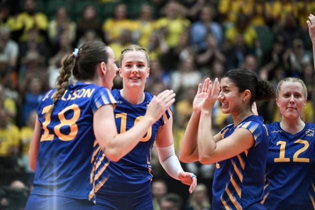 ÄNGELHOLM, SWEDEN 20250628 Sweden s Julia Nilsson left and Maya Tabron celebrae during the CEV Women s Volleyball European Golden League semifinal match between Ukraine and Sweden at Catena Arena, in Angelholm, Sweden, on June 28, 2025 ÄNGELHOLM SWEDEN x11566x  Copyright: xHenrikxEberlund TTx GOLDEN LEAGUE UKRAINE-SWEDEN