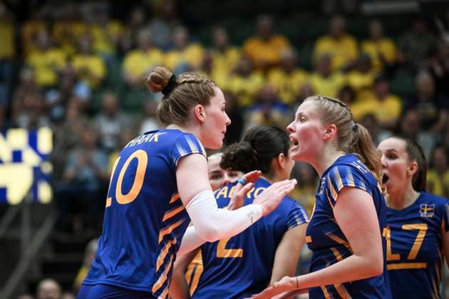 ÄNGELHOLM, SWEDEN 20250628 Sweden s Isabelle Haak left and Hilda Gustafsson in action during the CEV Women s Volleyball European Golden League semifinal match between Ukraine and Sweden at Catena Arena, in Angelholm, Sweden, on June 28, 2025 ÄNGELHOLM SWEDEN x11566x  Copyright: xHenrikxEberlund TTx GOLDEN LEAGUE UKRAINE-SWEDEN