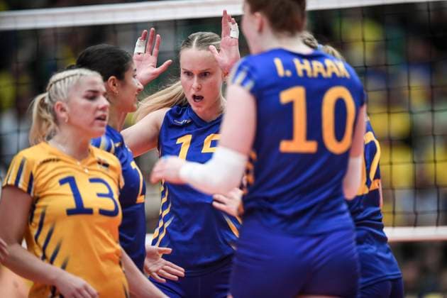 ÄNGELHOLM, SWEDEN 20250628 Sweden s Kirsten Van Leuhusen 15 celebrates during the CEV Women s Volleyball European Golden League semifinal match between Ukraine and Sweden at Catena Arena, in Angelholm, Sweden, on June 28, 2025 ÄNGELHOLM SWEDEN x11566x  Copyright: xHenrikxEberlund TTx GOLDEN LEAGUE UKRAINE-SWEDEN