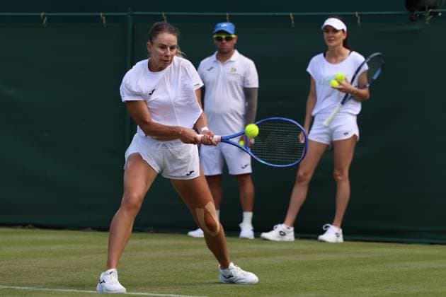TENIS WIMBLEDON 2025 LONDYN 280625 N Z MAGDA LINETTE AGNIESZKA RADWANSKA MARK GELLARD PODCZAS TRENINGU MARCIN CHOLEWINSKI NEWSPIX.PL TENNIS WIMBLEDON 2025 LONDON 28062025 MAGDA LINETTE AGNIESZKA RADWANSKA MARK GELLARD DURING PRACTISE SESSION NEWSPIX.PL --- newspix.pl POLAND OUT! 