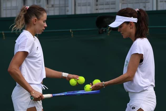 TENIS WIMBLEDON 2025 LONDYN 280625 N Z MAGDA LINETTE AGNIESZKA RADWANSKA PODCZAS TRENINGU MARCIN CHOLEWINSKI NEWSPIX.PL TENNIS WIMBLEDON 2025 LONDON 28062025 MAGDA LINETTE AGNIESZKA RADWANSKA DURING PRACTISE SESSION NEWSPIX.PL --- newspix.pl POLAND OUT! 