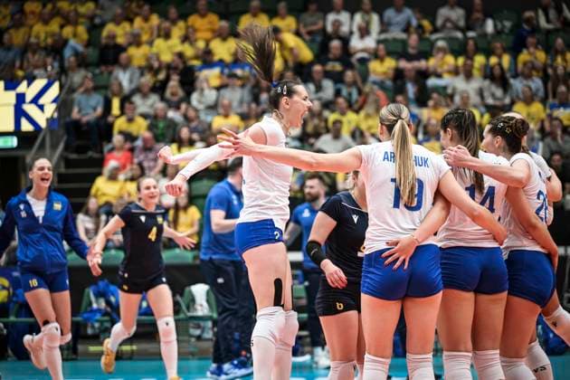 ÄNGELHOLM, SWEDEN 20250628 Ukraine s Diana Meliushkyna left celebrates with teammates after winning the CEV Women s Volleyball European Golden League semifinal match between Ukraine and Sweden at Catena Arena, in Angelholm, Sweden, on June 28, 2025 ÄNGELHOLM SWEDEN x11566x  Copyright: xHenrikxEberlund TTx GOLDEN LEAGUE UKRAINE-SWEDEN