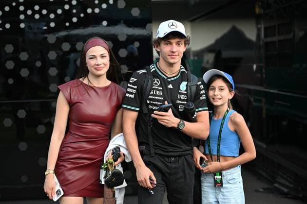 28 06 2025, xsvx, Motorsport FIA Formula 1, Austrian Grand Prix v l Andrea Kimi Antonelli Mercedes AMG Petronas starting number 12 with his sister Maggie and girlfriend Eli BabiÄkova Babickova FIA REGULATIONS PROHIBIT ANY USE OF PHOTOGRAPHS as IMAGE SEQUENCES and or QUASI VIDEO Zeltweg Spielberg