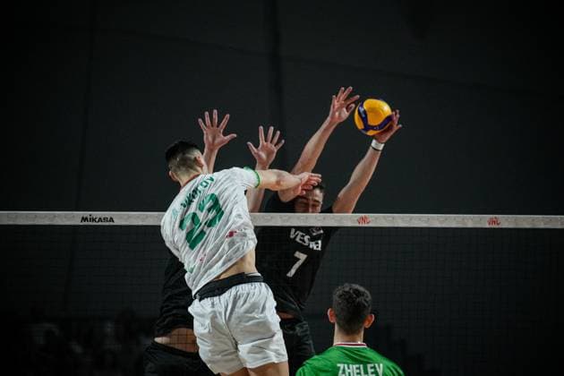 Volleyball - FIVB Men s Volleyball Nations League - Bugaria - Turkey - 28.06.2025 Aleksandar Nikolov in action against Bedirhan Bülbül during Mens Volleyball Nations League in Burgas, VNL Bulgaria Copyright: xYulianxTodorovx