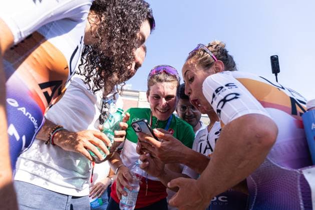 Italian Women s Road cycling, Rad, Radsport, Strasse Championship 2025 - Darfo Boario Terme Elisa Longo Borghini is with her teammates during the Italian Road Cycling Championship 2025 in Darfo Boario Terme, on June 28, 2025. Darfo Boario Terme Italy  Copyright: xTommasoxBerardix originalFilename:berardi-italianr250628_npWNT.jpg