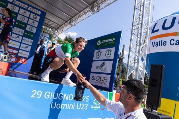 Italian Women s Road cycling, Rad, Radsport, Strasse Championship 2025 - Darfo Boario Terme Elisa Longo Borghini gives her champagne bottle to her teammates during the Italian Road Cycling Championship 2025 in Darfo Boario Terme, on June 28, 2025. , Italy Darfo Boario Terme Italy  Copyright: xTommasoxBerardix originalFilename:berardi-italianr250628_np9Ma.jpg