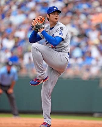 June 28, 2025: Los Angeles Dodgers starting pitcher Shohei Ohtani (17) delivers a pitch against the Royals at Kauffman Stadium Kansas City, Missouri. CSM. Kansas City United States - ZUMAc04_ 20250628_zma_c04_011 Copyright: xJonxRobichaudx