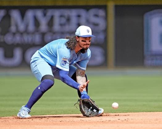 June 28, 2025: Kansas City Royals second base Jonathan India (6) fields a ground ball against the Dodgers at Kauffman Stadium Kansas City, Missouri. CSM. Kansas City United States - ZUMAc04_ 20250628_zma_c04_014 Copyright: xJonxRobichaudx