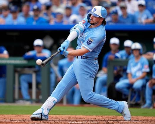 June 28, 2025: Kansas City Royals first base Vinnie Pasquantino (9) drives a pitch against the Dodgers at Kauffman Stadium Kansas City, Missouri. CSM. Kansas City United States - ZUMAc04_ 20250628_zma_c04_032 Copyright: xJonxRobichaudx